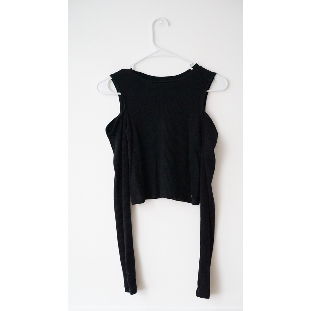 Cold shoulder Cropped sweater